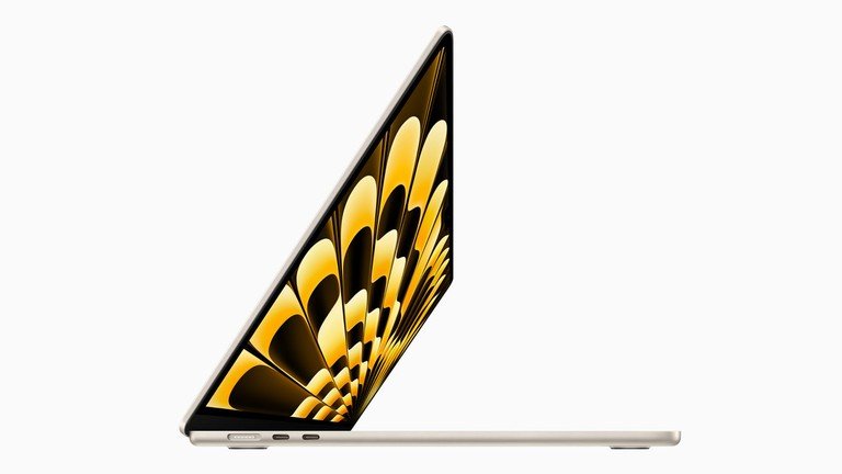 MacBook Air 輕薄好攜帶 